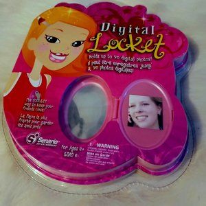 Senario Digital Locket Holds 70 Digital Photos NEW